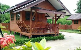 ล้อมดาว รีสอร์ท